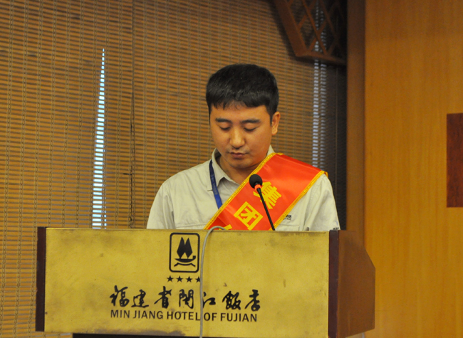 李凌.jpg 李凌.jpg