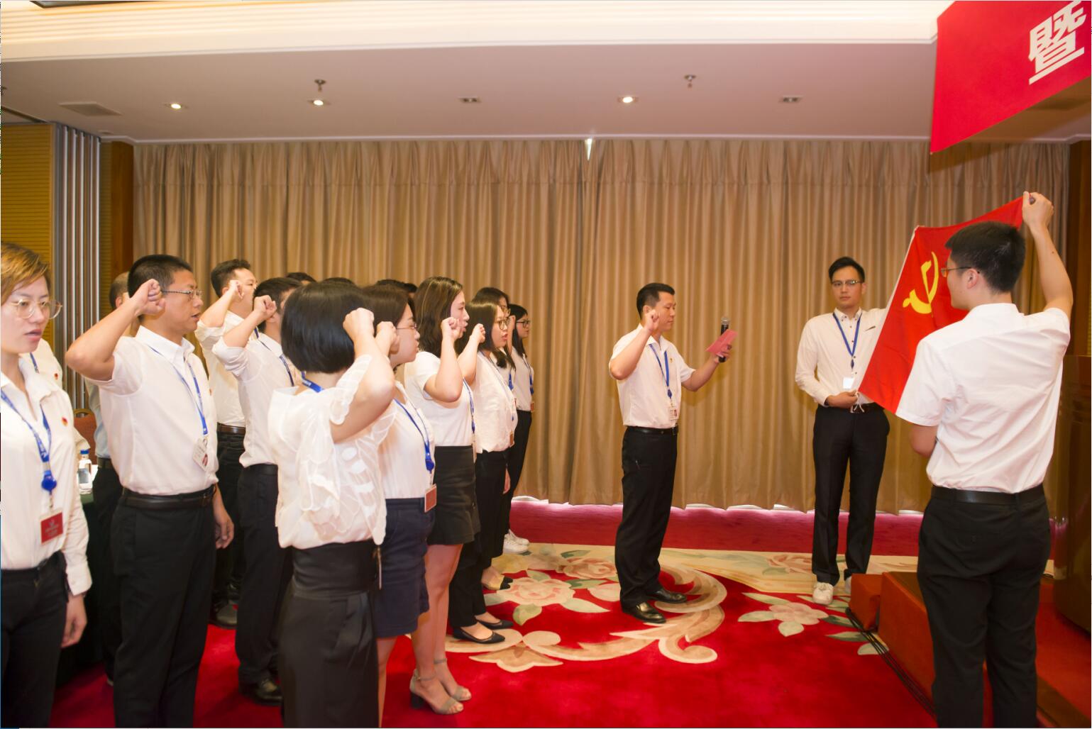 新党员.jpg 新党员.jpg