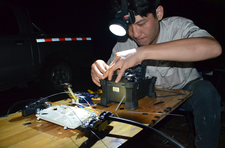 漳平赤水夜晚野外信号割接.jpg 漳平赤水夜晚野外信号割接.jpg