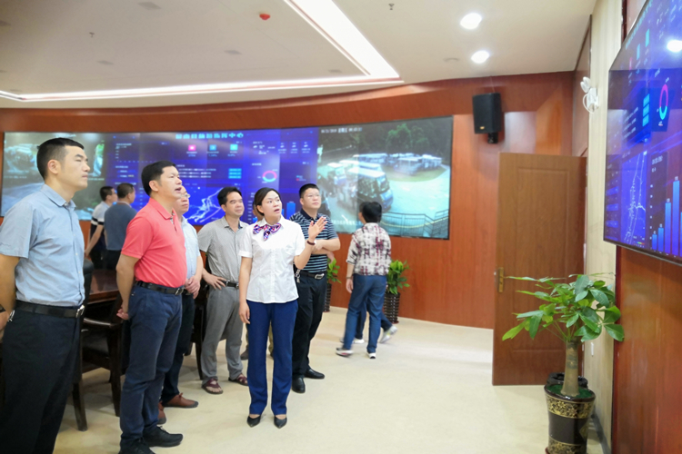 省文旅厅林守钦副厅长到屏南调研旅游信息化指挥中心建设及运营情况.jpg 省文旅厅林守钦副厅长到屏南调研旅游信息化指挥中心建设及运营情况.jpg