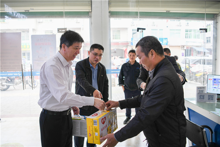 刘总_走访2.jpg