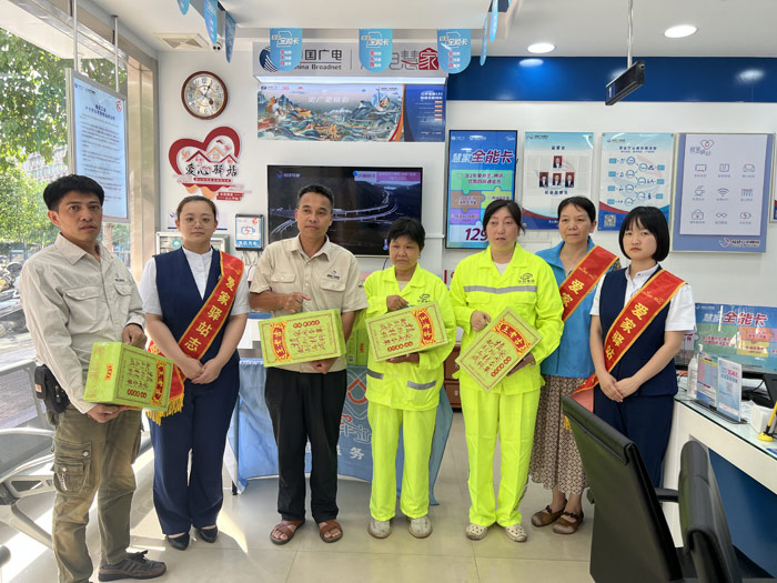 福州开云(中国)“户外劳动者驿站”开展“致敬劳动者 夏日送清凉”主题活动