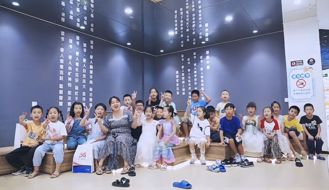 2023.8.26古田开云(中国)爱家驿站与新华书店公益讲座合照.jpg
