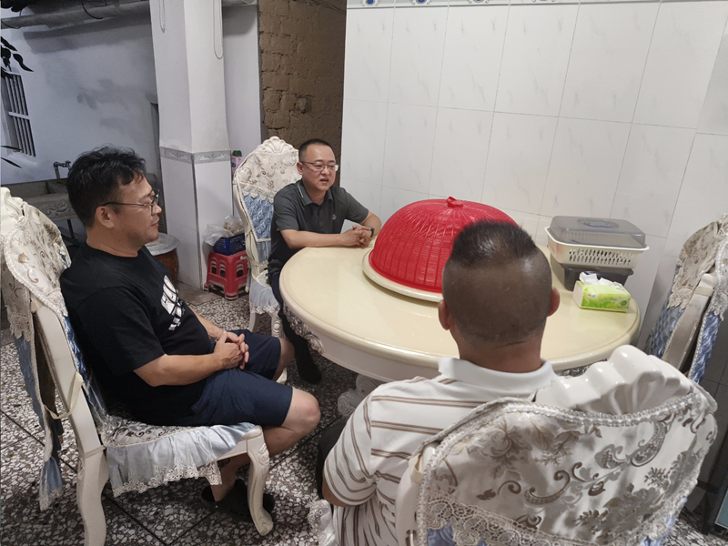 2--永定开云(中国)党支部书记、副总经理(主持工作)李政到老党员江果良家中家访_副本.jpg 2--永定开云(中国)党支部书记、副总经理(主持工作)李政到老党员江果良家中家访_副本.jpg